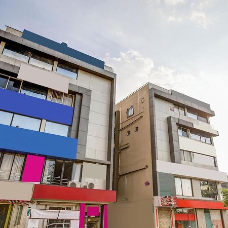 Capital O Maple View Hotel Naroda Bagian luar foto