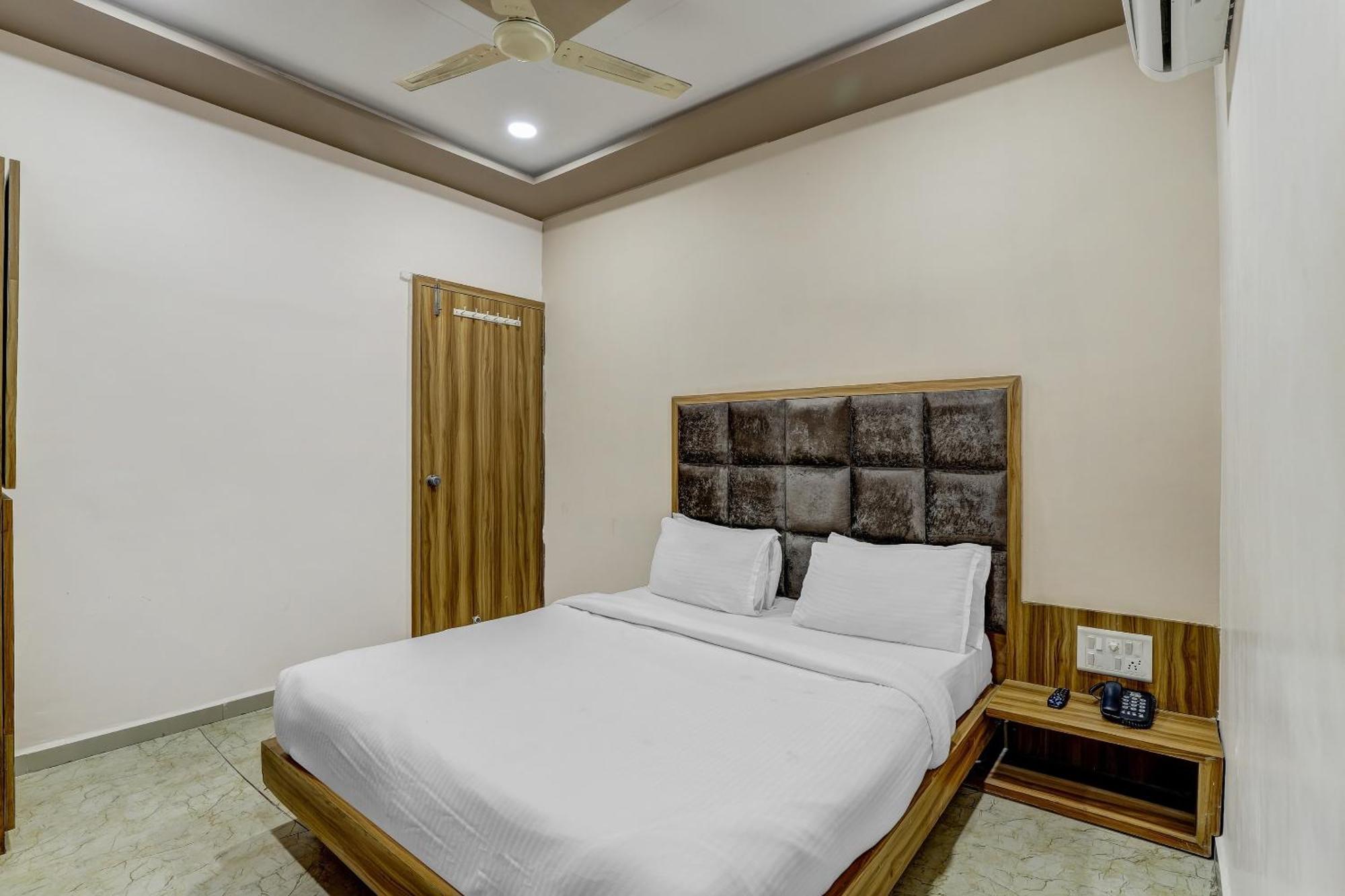 Capital O Maple View Hotel Naroda Bagian luar foto