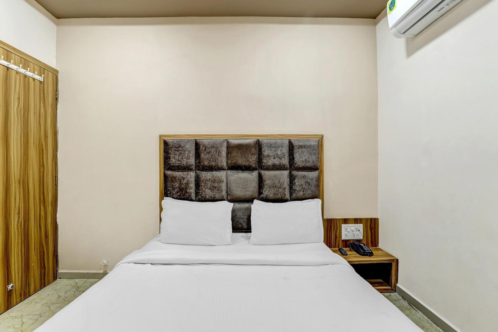 Capital O Maple View Hotel Naroda Bagian luar foto