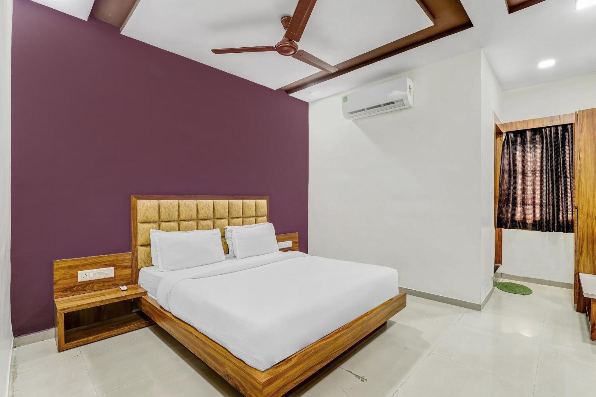 Capital O Maple View Hotel Naroda Bagian luar foto
