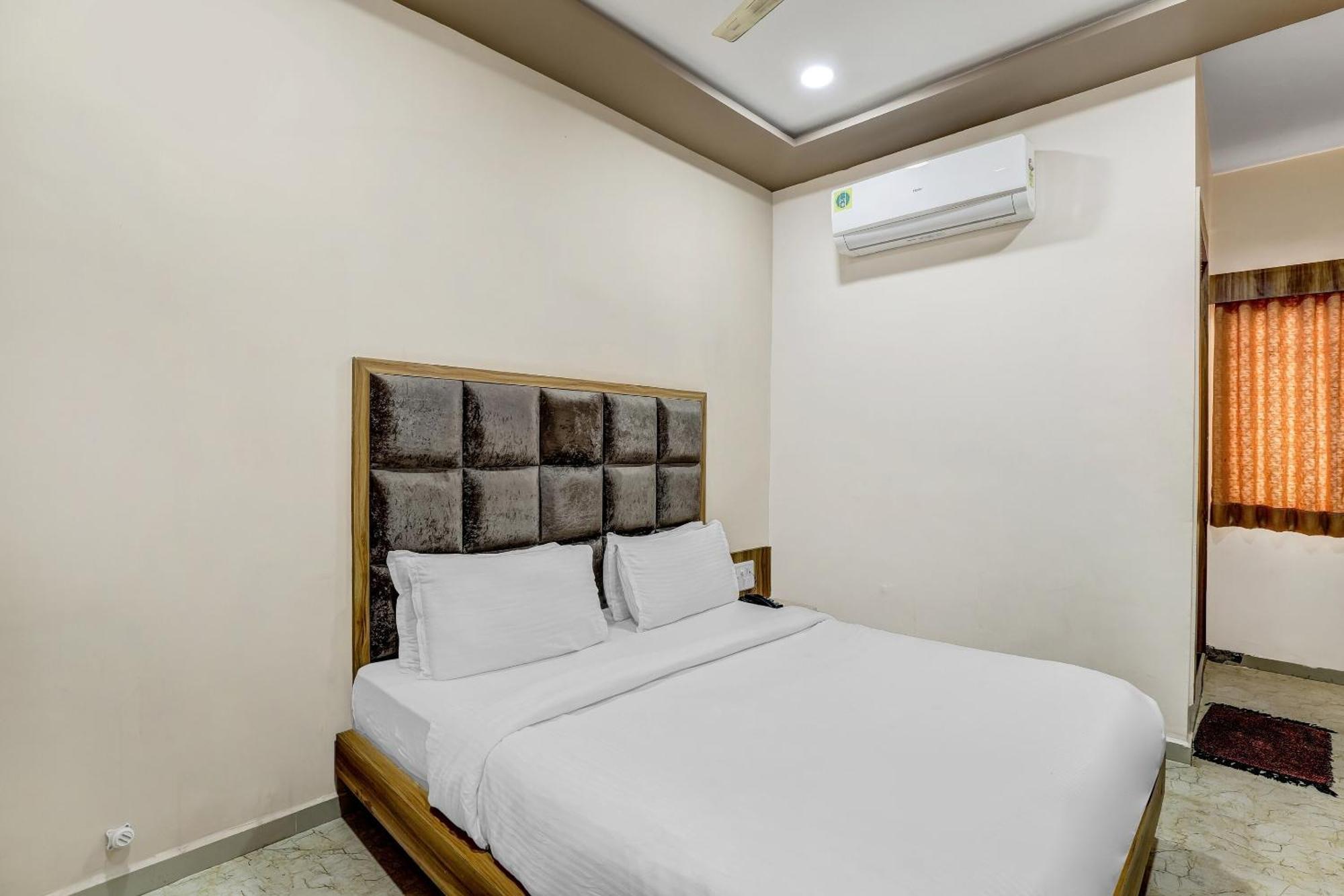Capital O Maple View Hotel Naroda Bagian luar foto