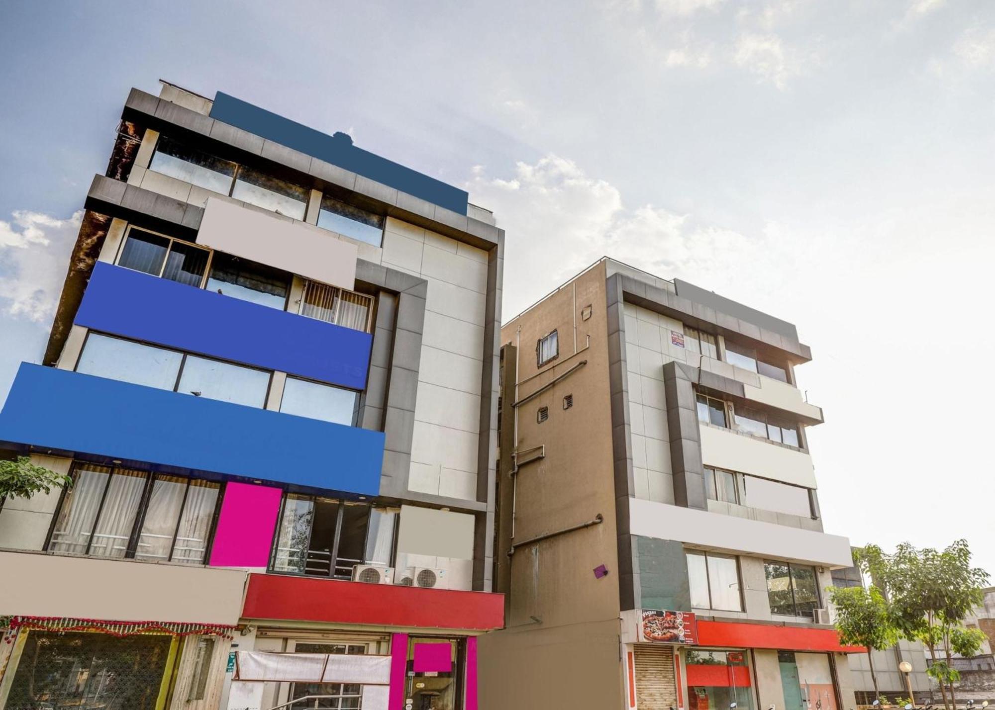 Capital O Maple View Hotel Naroda Bagian luar foto