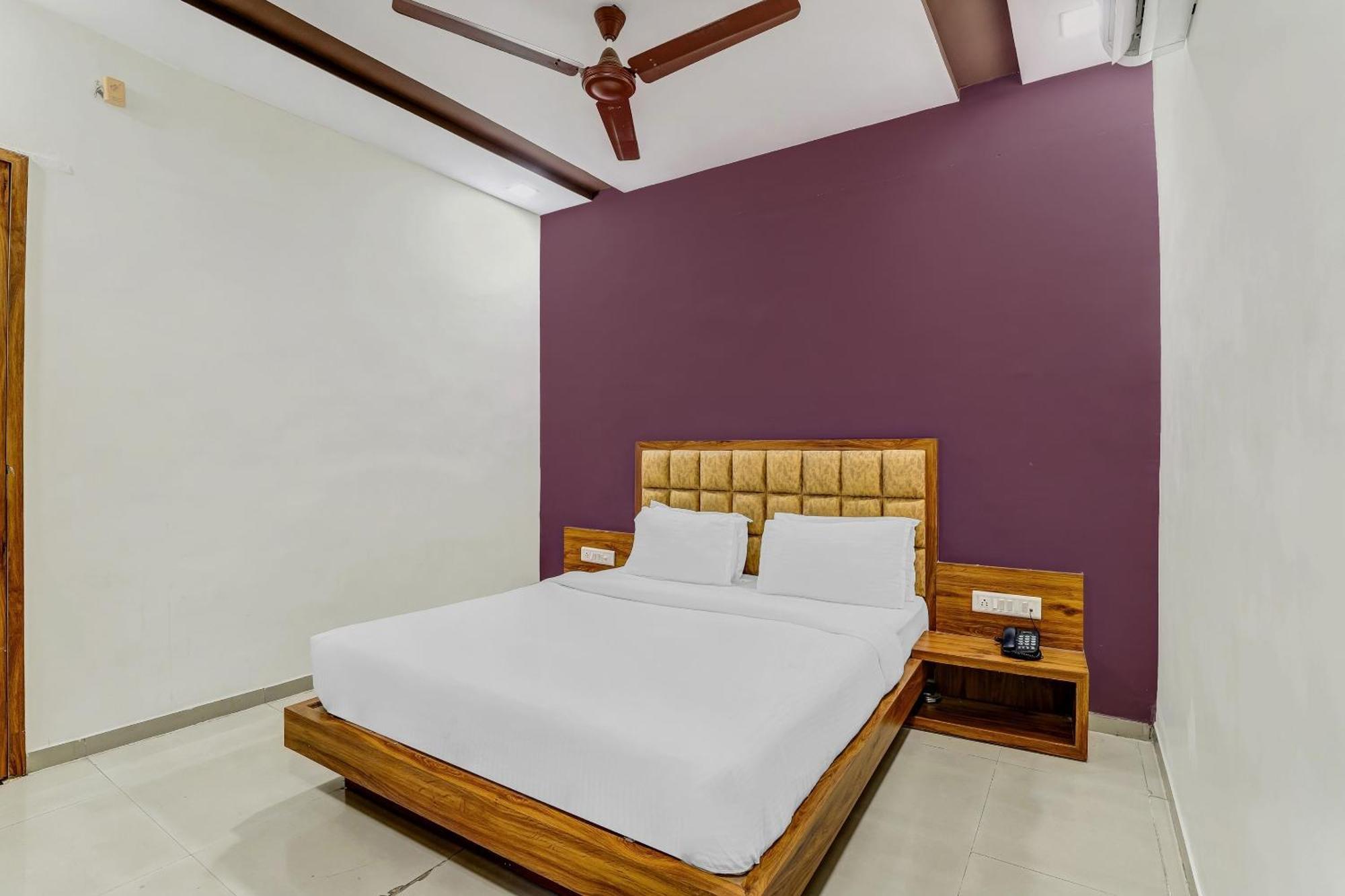 Capital O Maple View Hotel Naroda Bagian luar foto