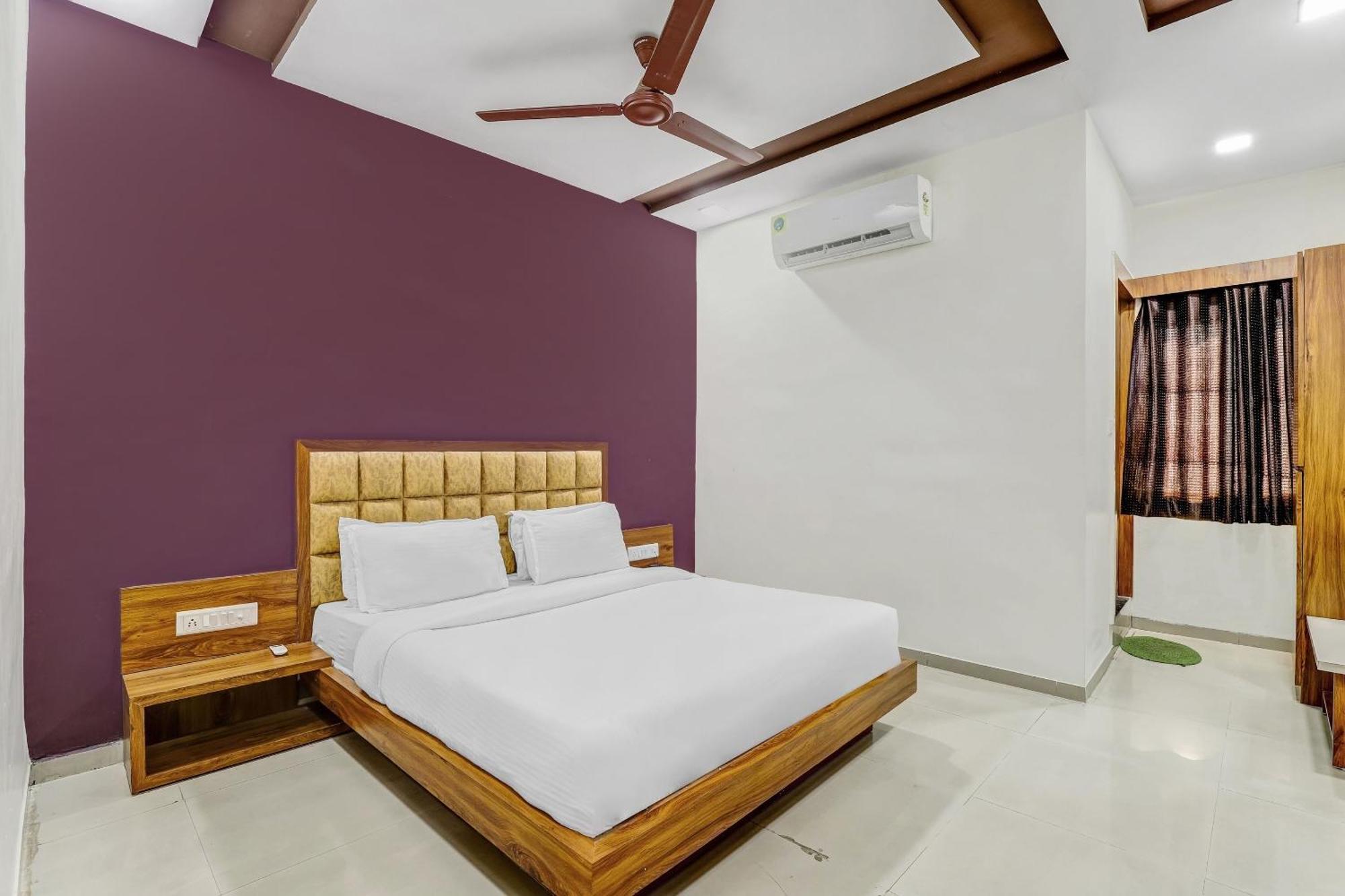 Capital O Maple View Hotel Naroda Bagian luar foto